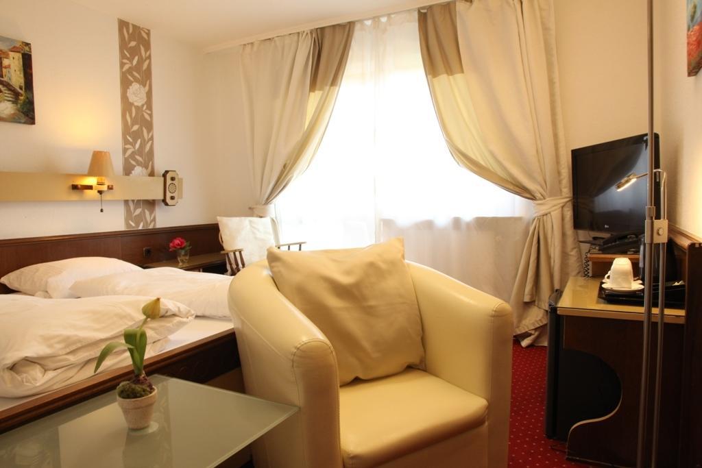 Kurhotel Wuerdinger Hof Bad Füssing Oda fotoğraf